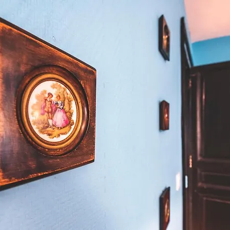 Clicquot Apartment *