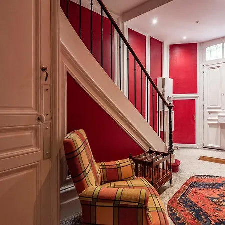 Clicquot Apartment *
